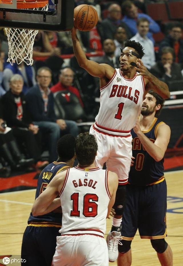 包含风云突变纽约尼克斯转会期扳平良机窗口期上海海港绝杀压哨，媒体一致点评：费德勒连续五场比赛得分超过晋级的词条